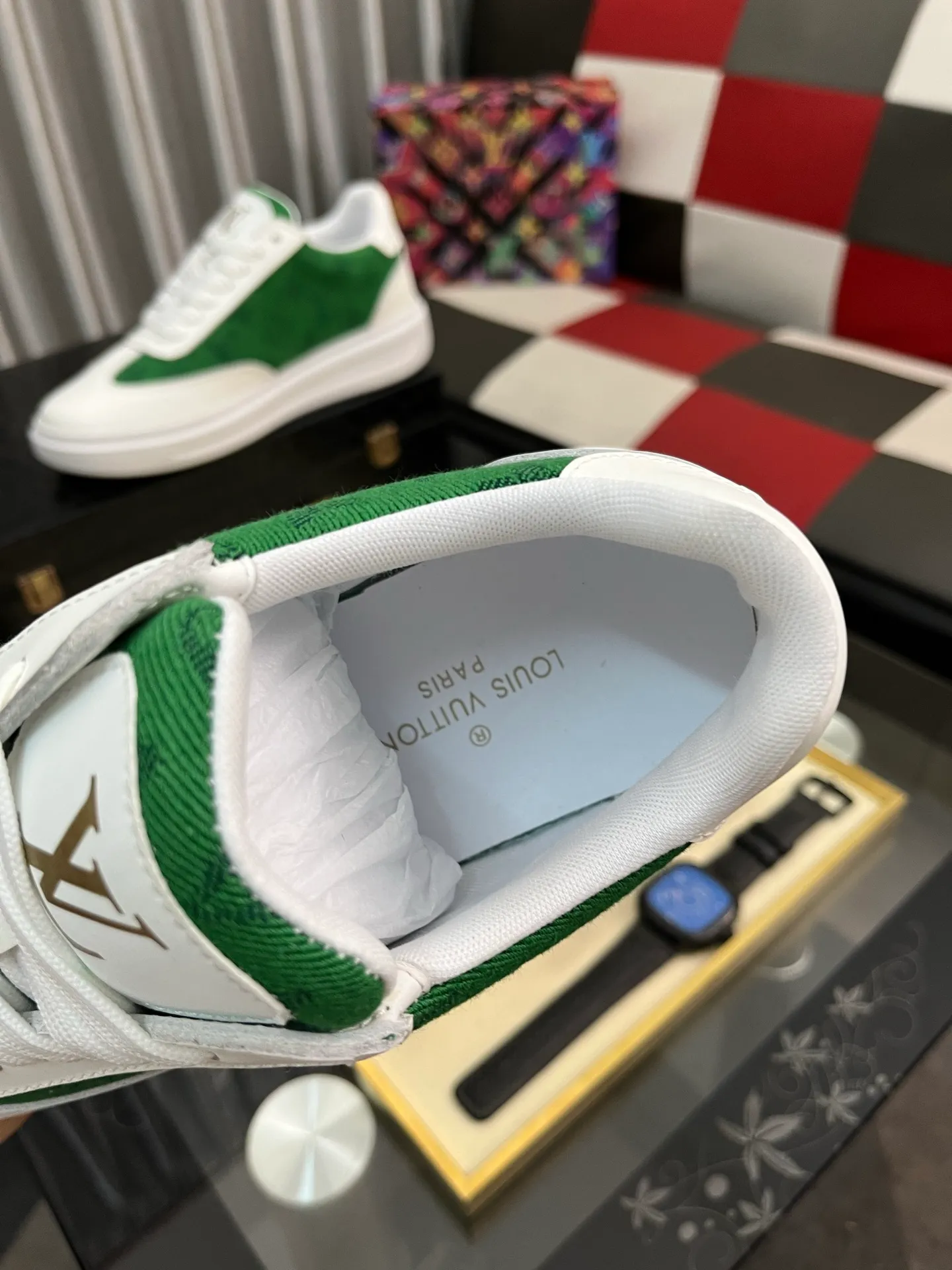 Men's shoes 💰540⌚️⌚️ Louis vuitton/LV Louis Vuitton 》Original quality.~ Unique modern style sneakers. 🏃A must-have casual shoe for trendy men😍😍 Original brand imported from Italy, imported original leather, sheep lining (refuses to discolor and grind feet) Sole: Original sole provided by the original factory, French lazy style design ⚠️Fit to the feet, original quality, super comfortable original sole. Code number: 38-445️⃣Colors available